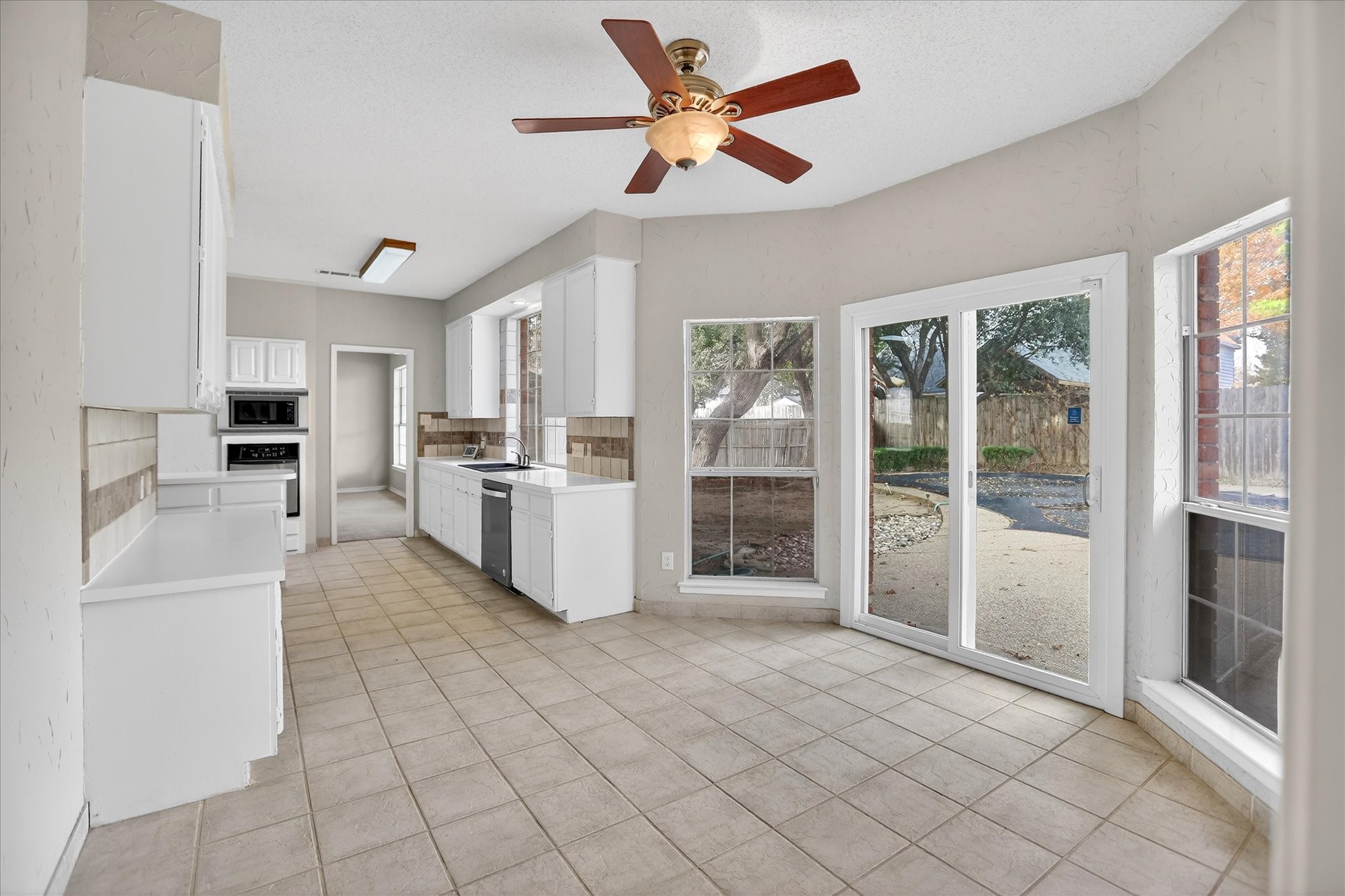 6114 Pinwood Circle Arlington TX 76001