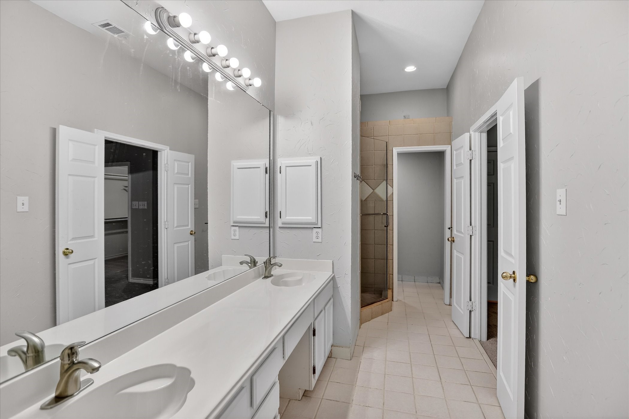 6114 Pinwood Circle Arlington TX 76001