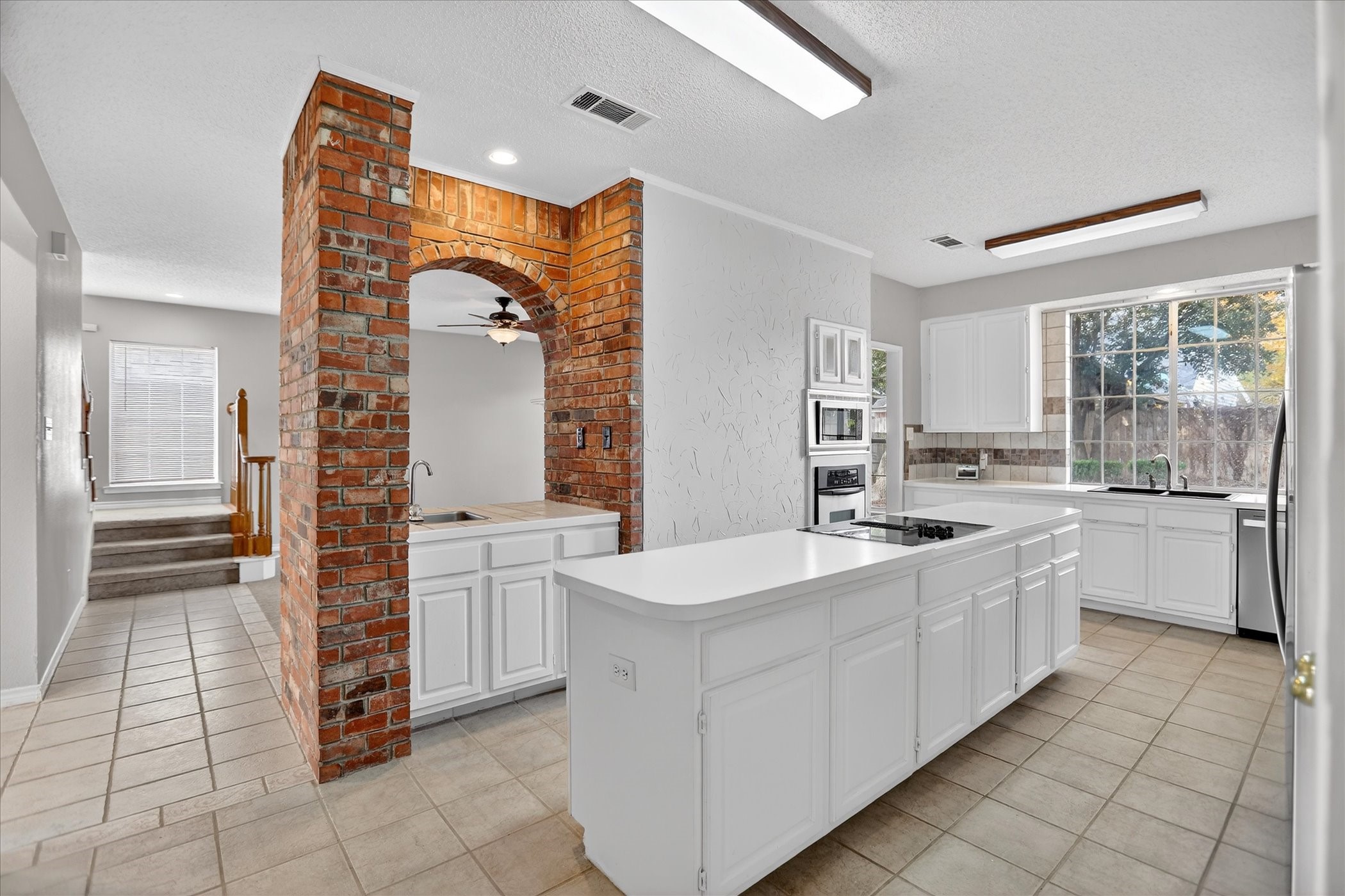 6114 Pinwood Circle Arlington TX 76001