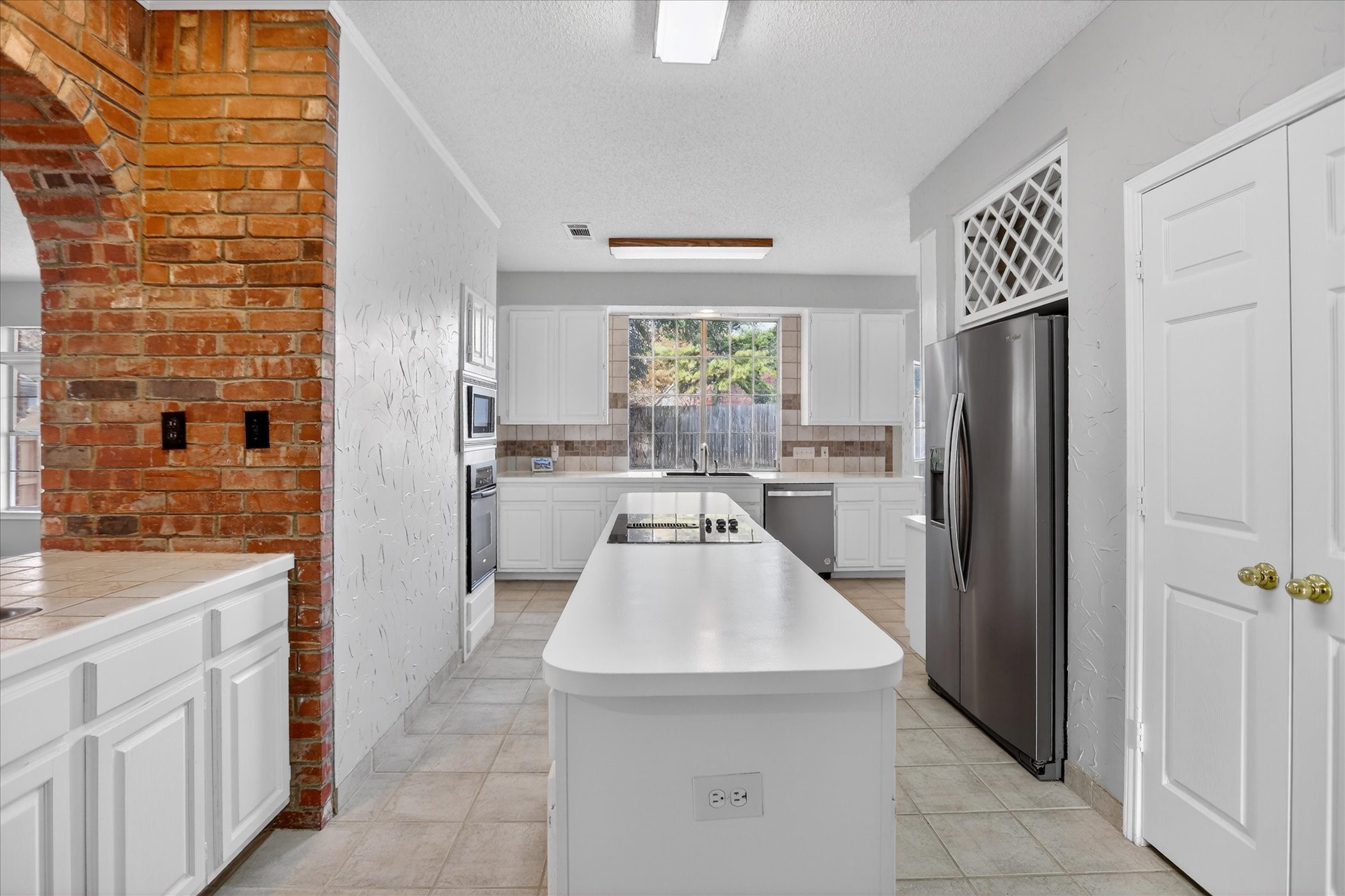 6114 Pinwood Circle Arlington TX 76001