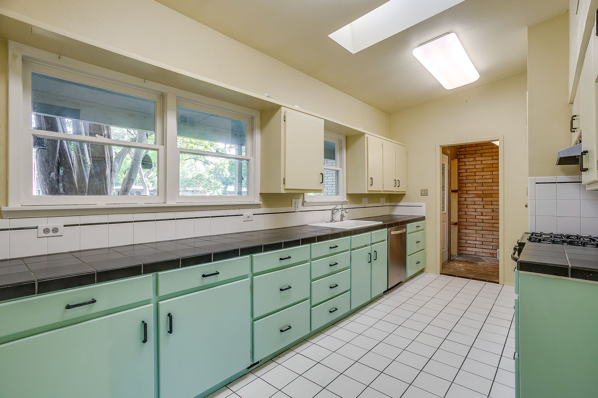 1100 Mockingbird Lane Arlington TX 76013