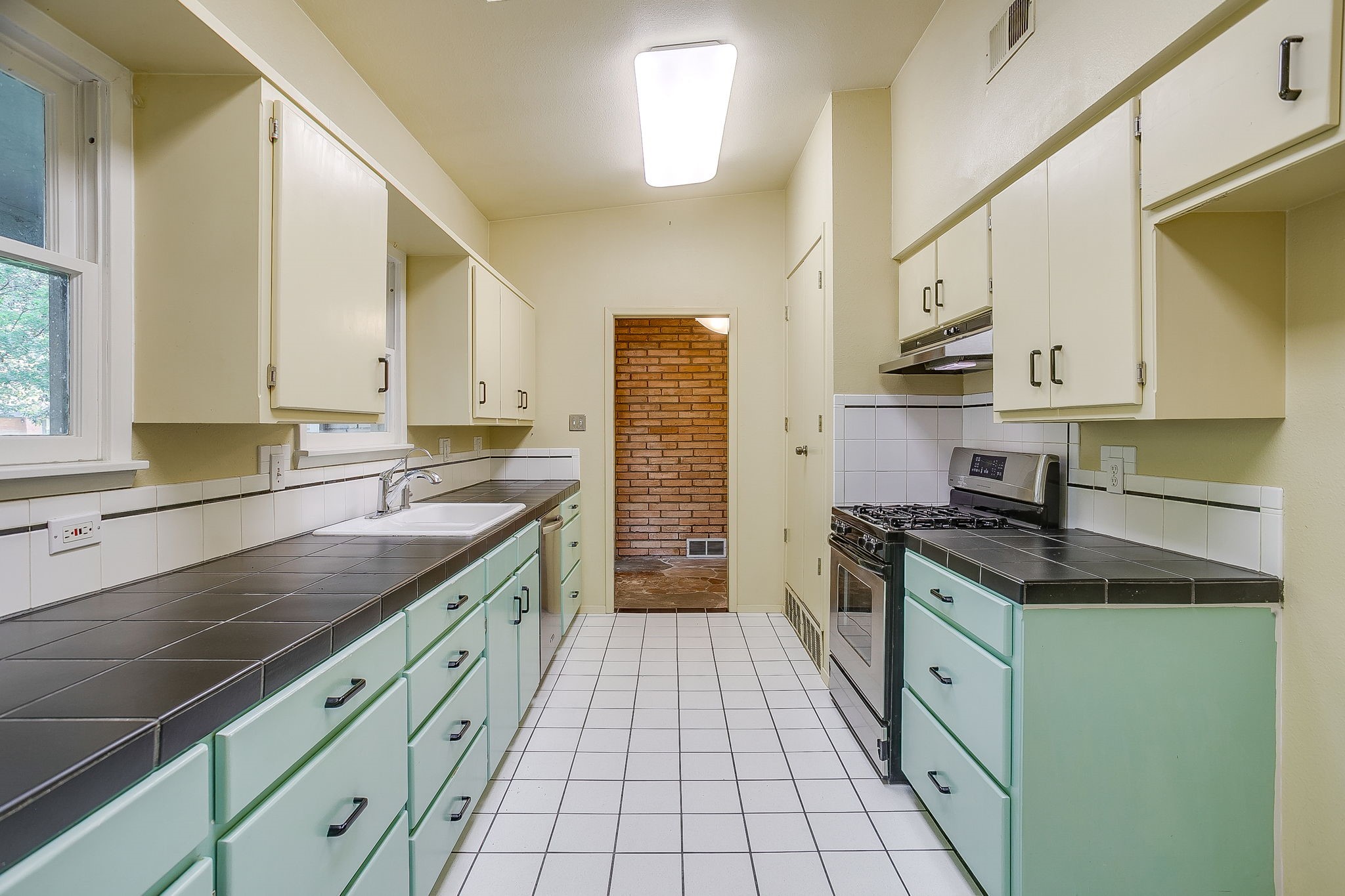 1100 Mockingbird Lane Arlington TX 76013