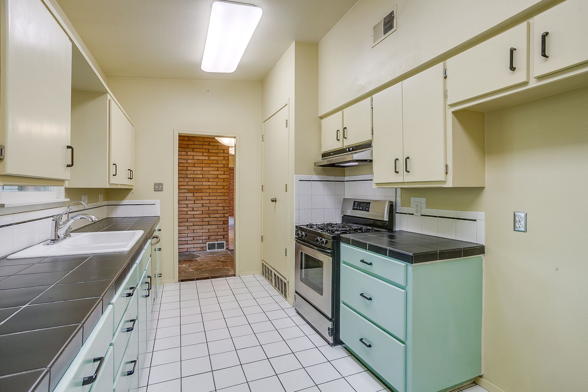 1100 Mockingbird Lane Arlington TX 76013
