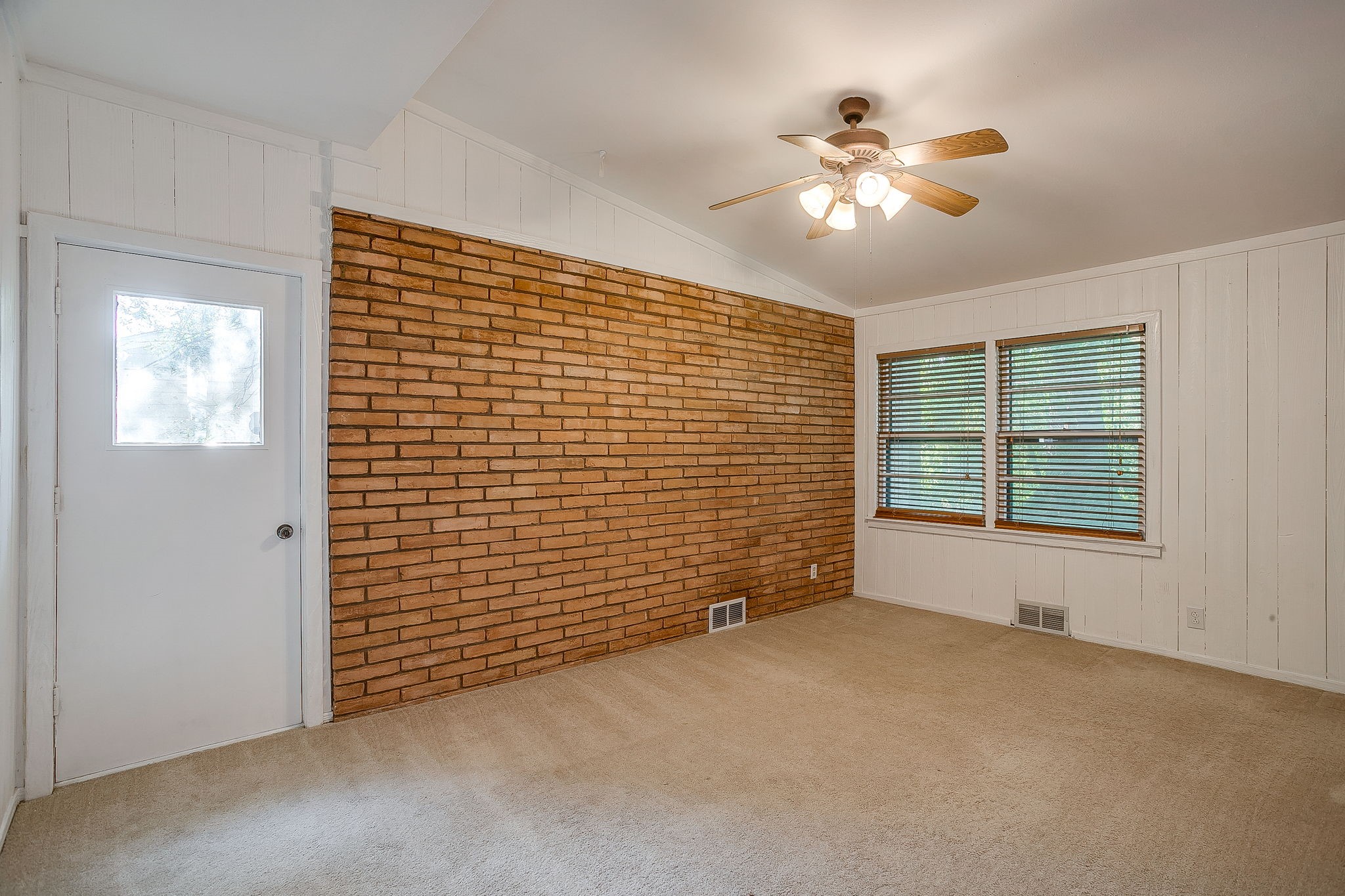 1100 Mockingbird Lane Arlington TX 76013