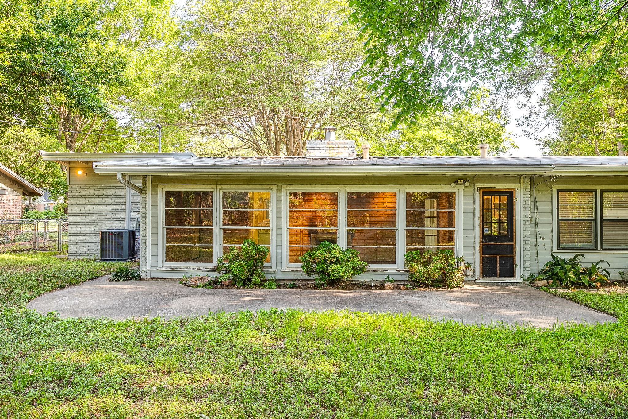 1100 Mockingbird Lane Arlington TX 76013