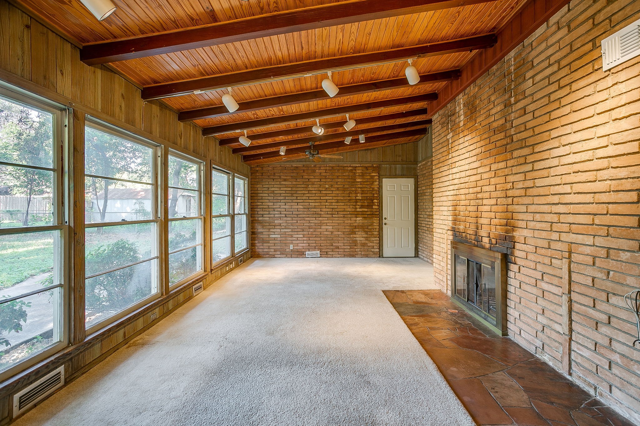 1100 Mockingbird Lane Arlington TX 76013