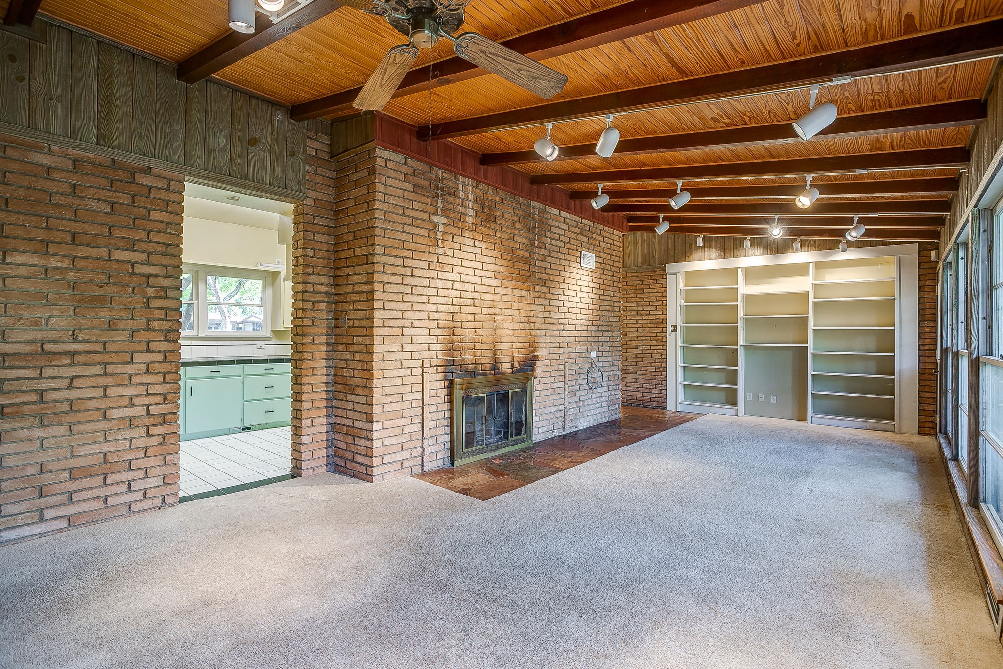 1100 Mockingbird Lane Arlington TX 76013