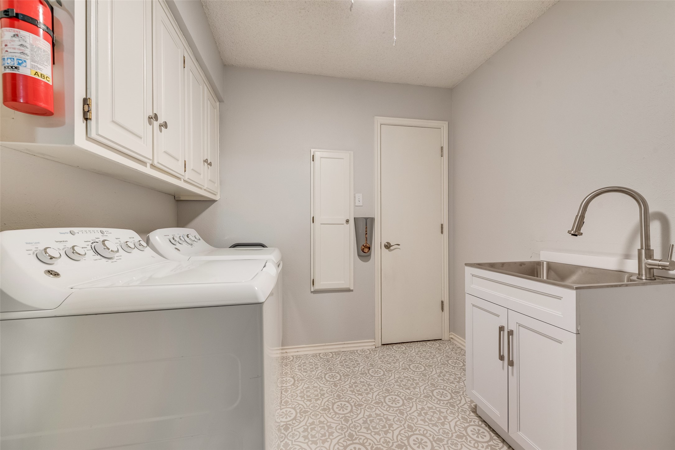 805 Crowley Road Arlington TX 76012