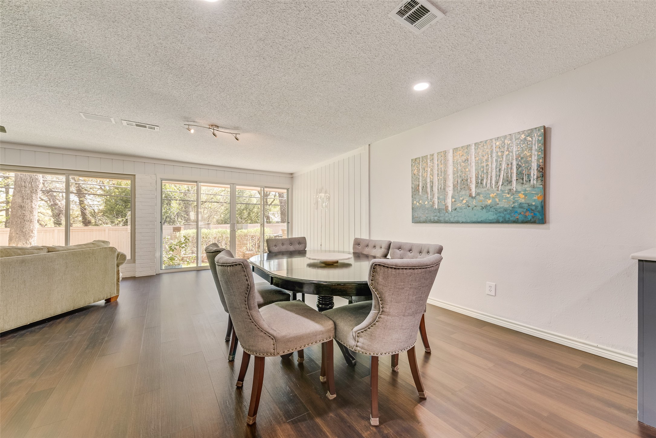 805 Crowley Road Arlington TX 76012