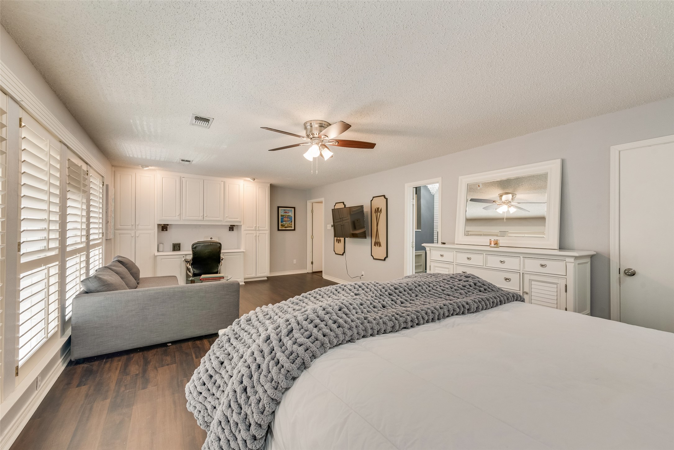 805 Crowley Road Arlington TX 76012