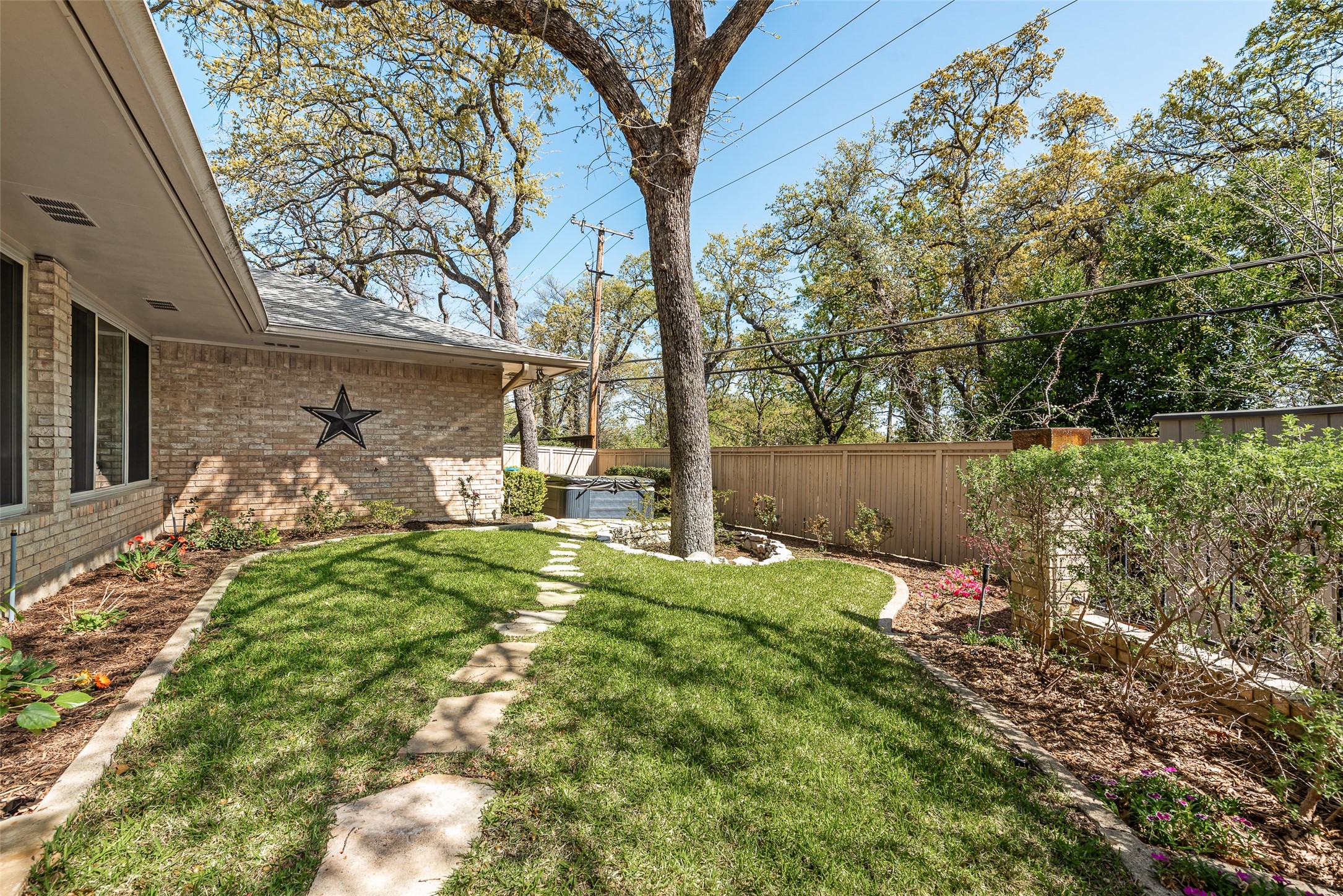 805 Crowley Road Arlington TX 76012