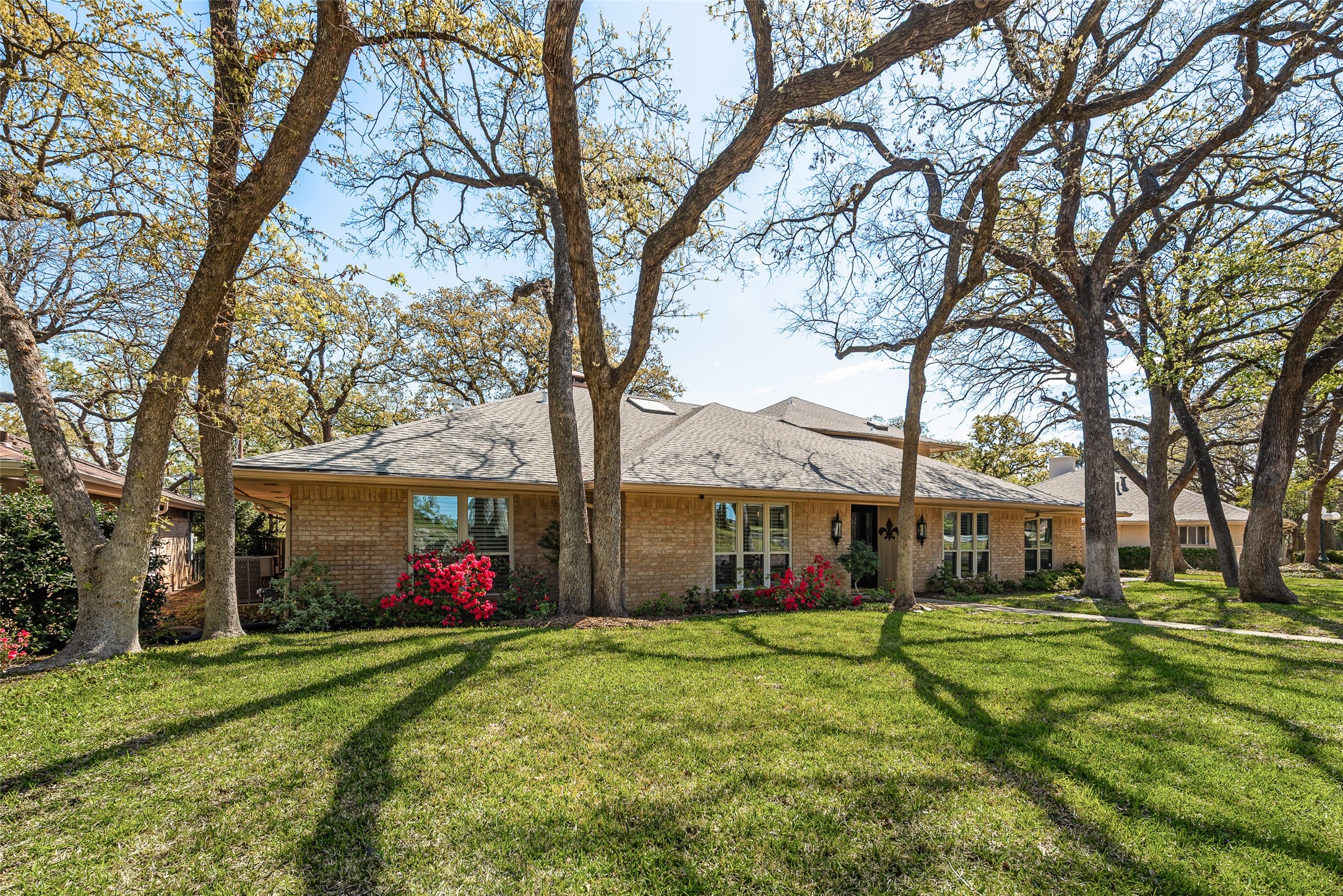 805 Crowley Road Arlington TX 76012
