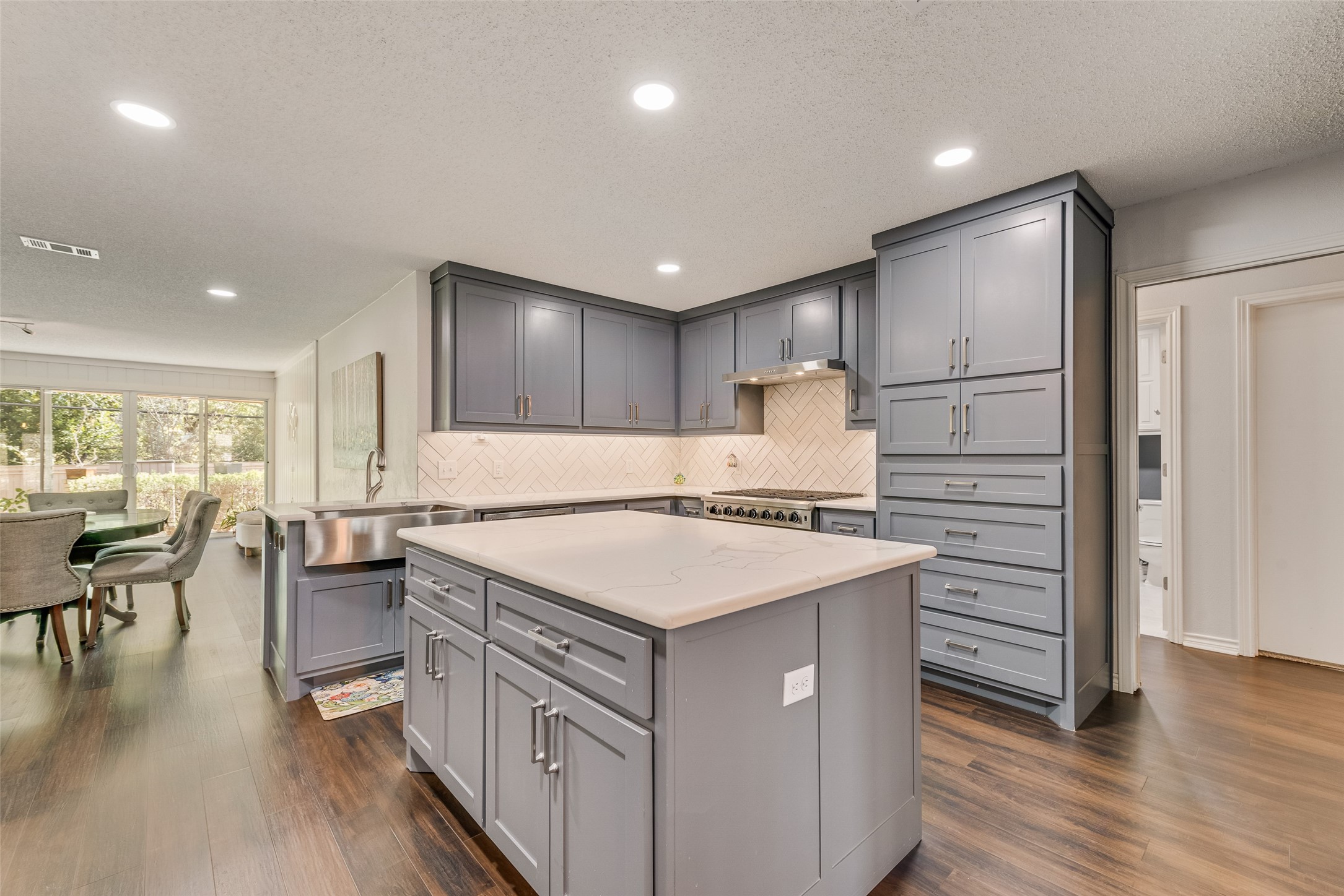 805 Crowley Road Arlington TX 76012