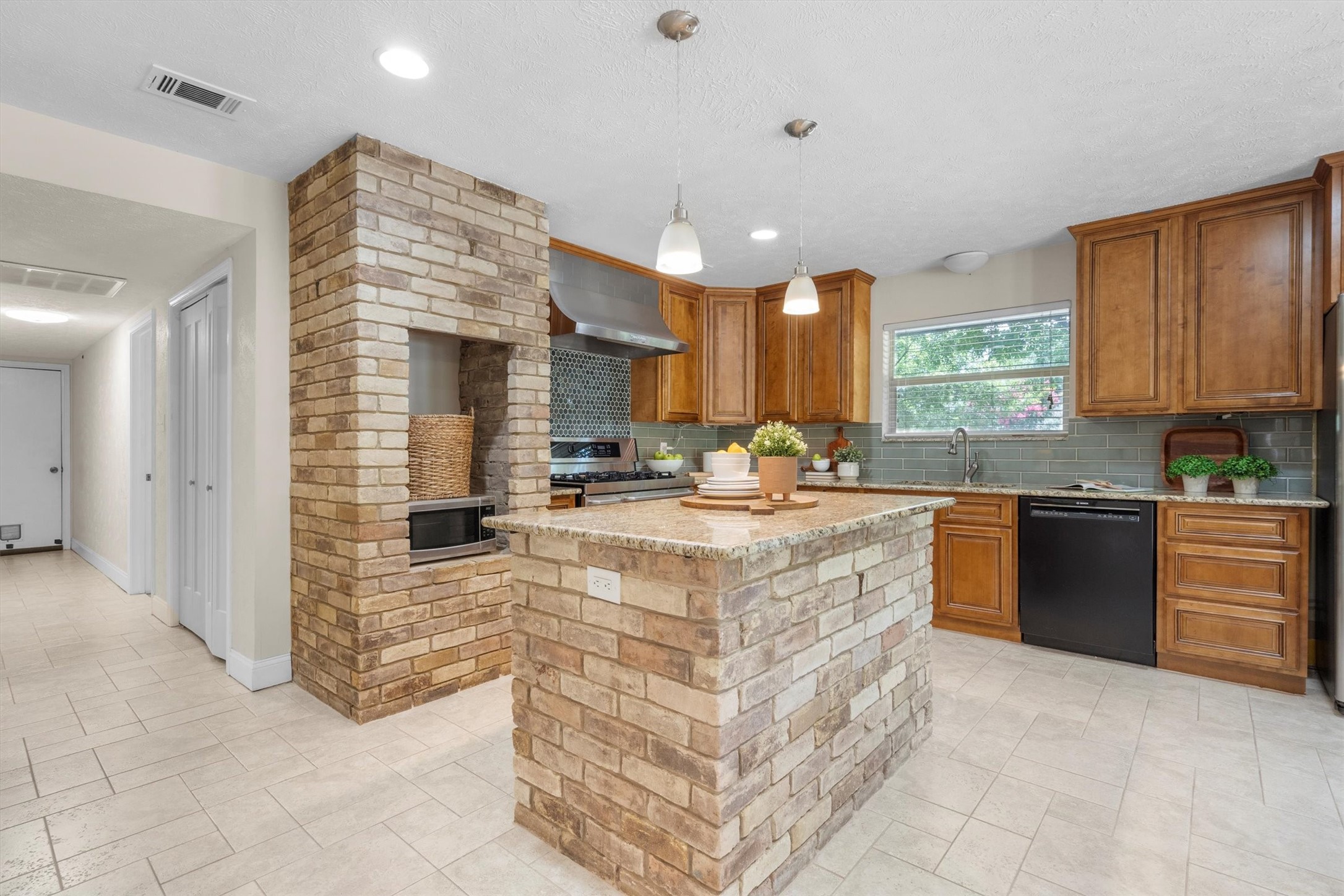 2016 Pembrooke Place Denton TX 76205