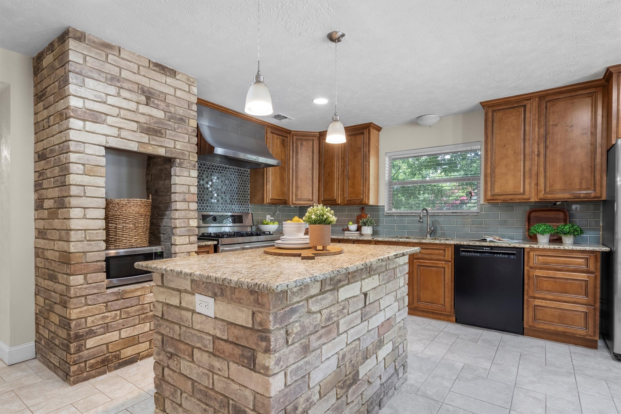 2016 Pembrooke Place Denton TX 76205