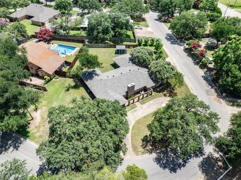 2016 Pembrooke Place Denton TX 76205