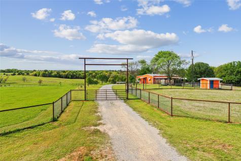 1406 N Johnson Loop Montague TX 76251