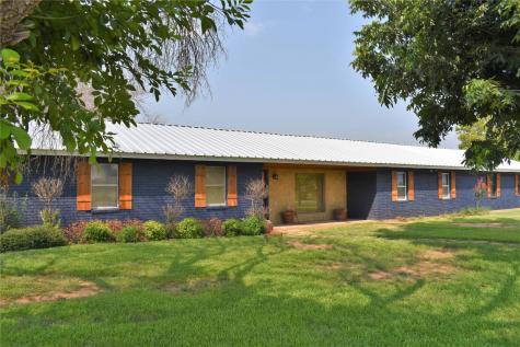 52 County Road 303 Brady TX 76825