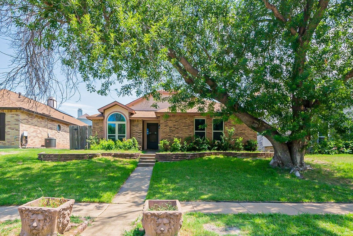 2964 Largo Drive Grand Prairie TX 75052