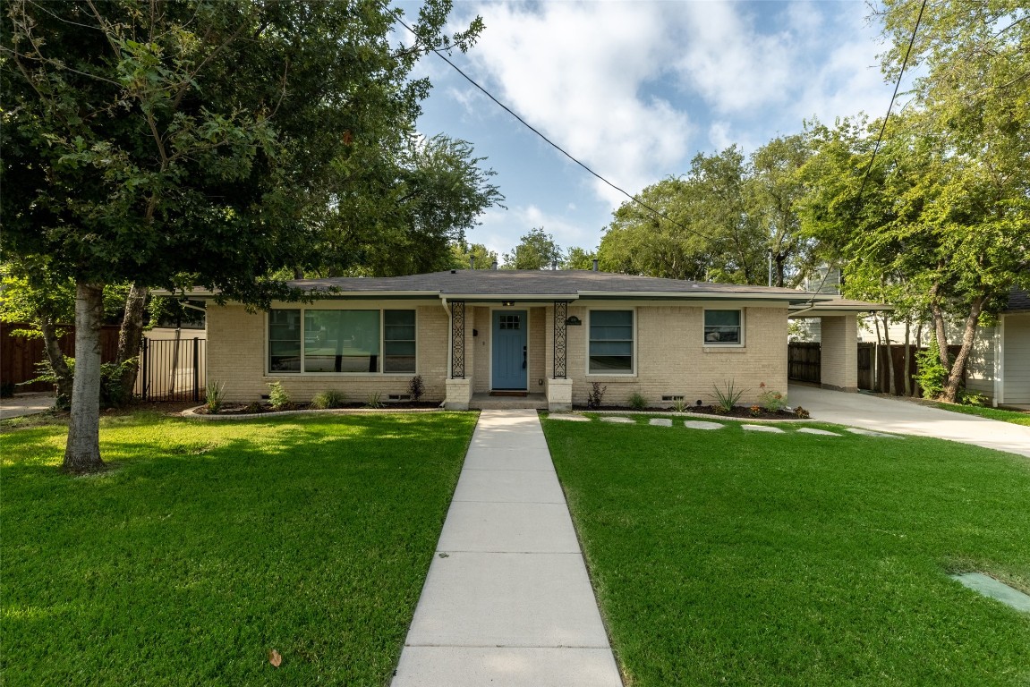309 W College Street Grapevine TX 76051