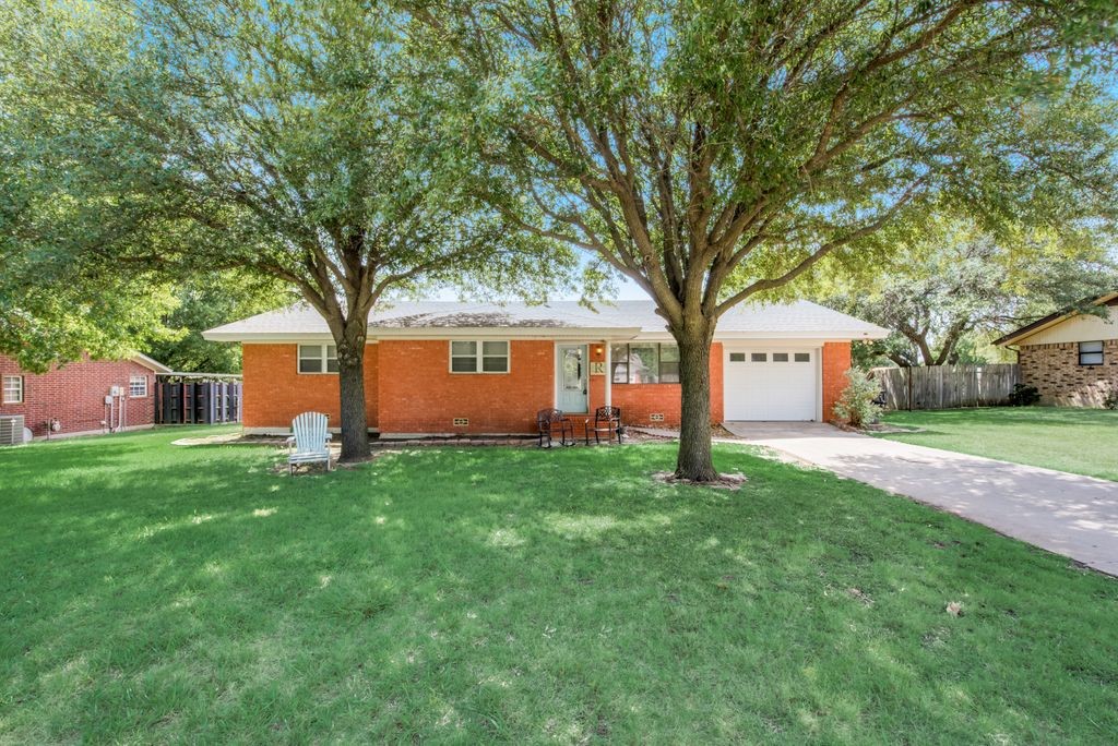 1021 N Cedar Street Muenster TX 76252