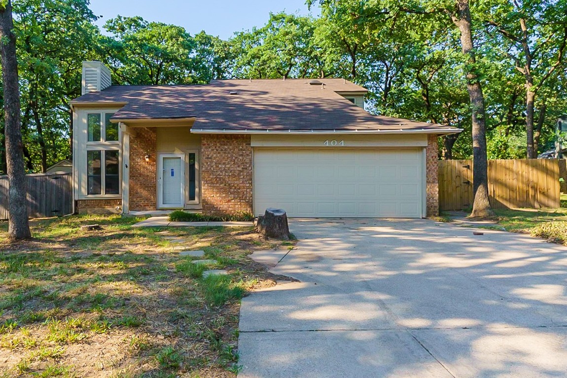 404 Larchmont Way Azle TX 76020