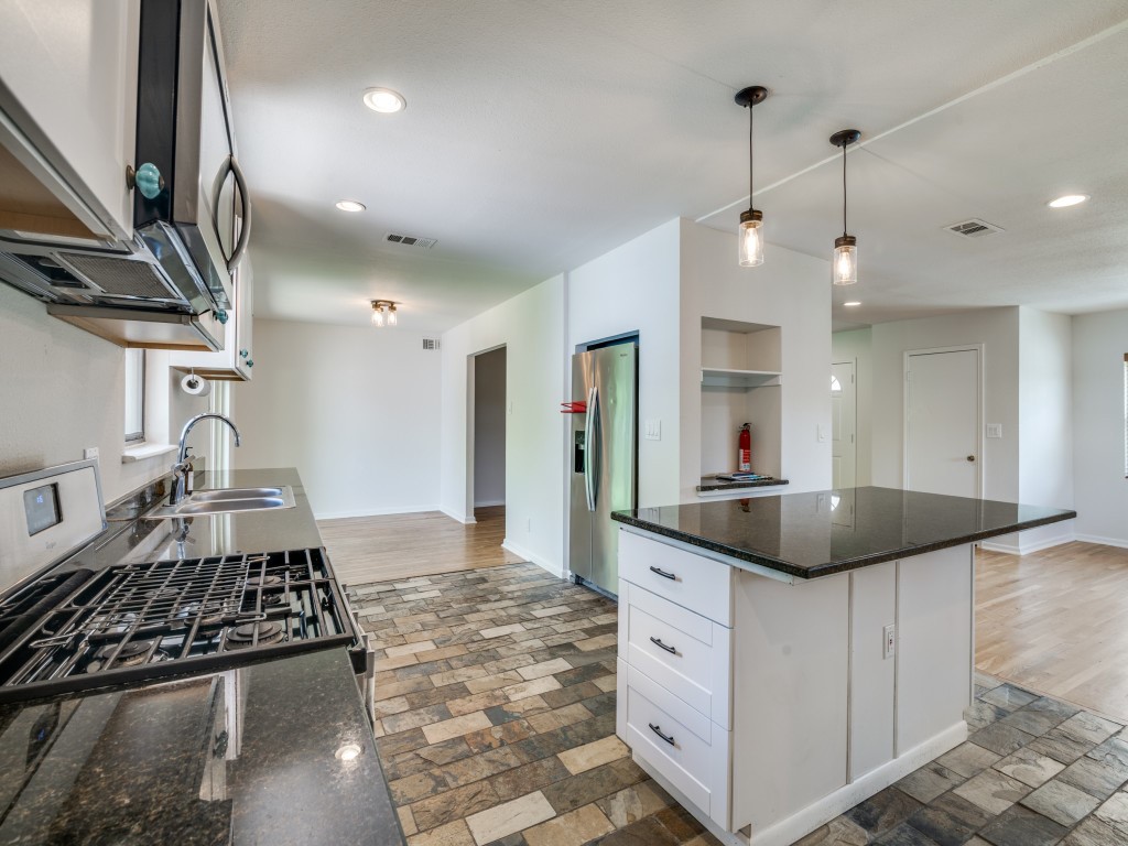 2315 Inadale Avenue Dallas TX 75228