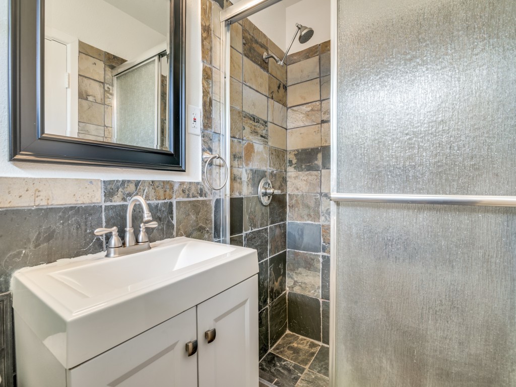 2315 Inadale Avenue Dallas TX 75228