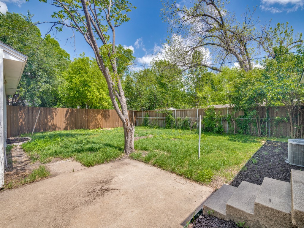 2315 Inadale Avenue Dallas TX 75228