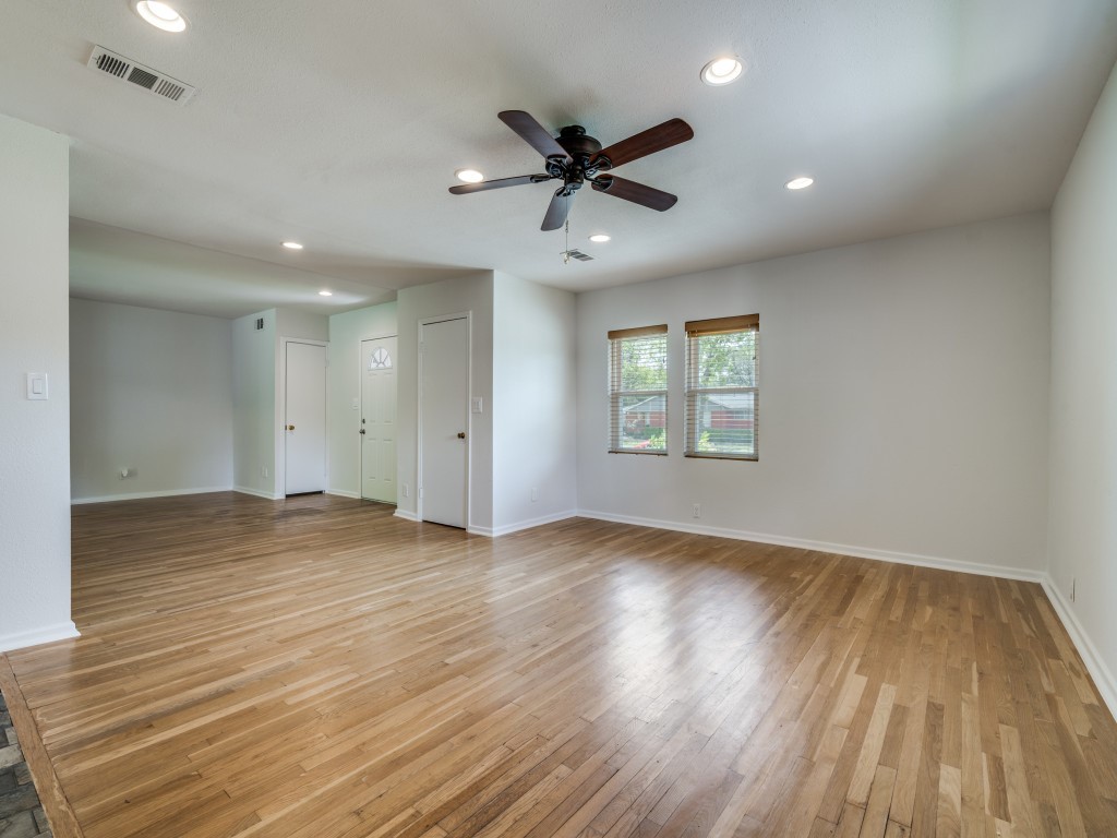 2315 Inadale Avenue Dallas TX 75228