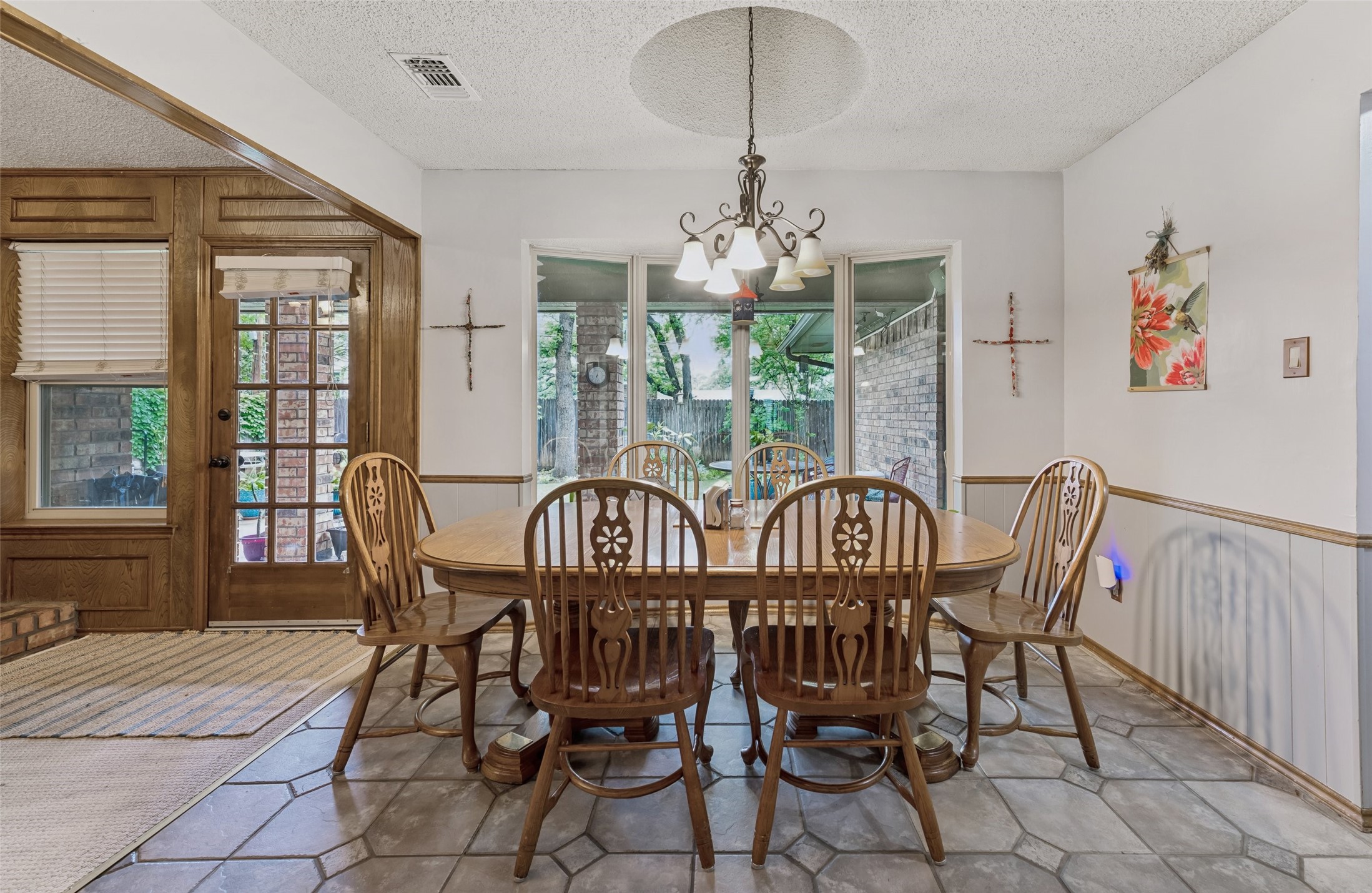 5707 Trail Crest Drive Arlington TX 76017