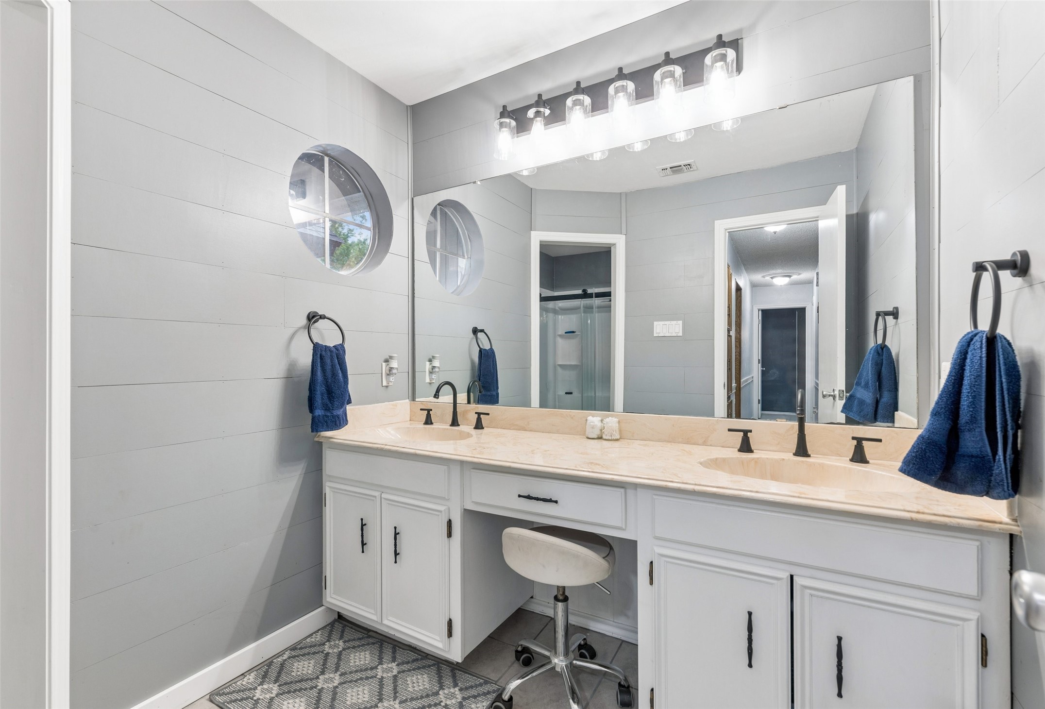 5707 Trail Crest Drive Arlington TX 76017