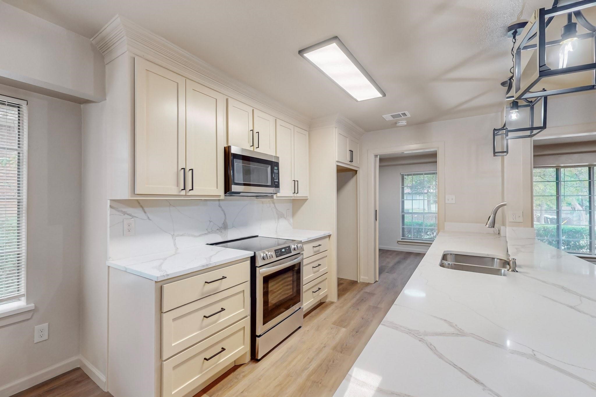3714 Kiest Knoll Drive Dallas TX 75233