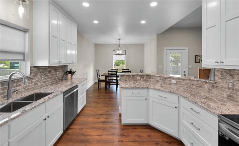 910 S Avenue J Clifton TX 76634