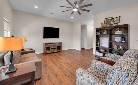 910 S Avenue J Clifton TX 76634