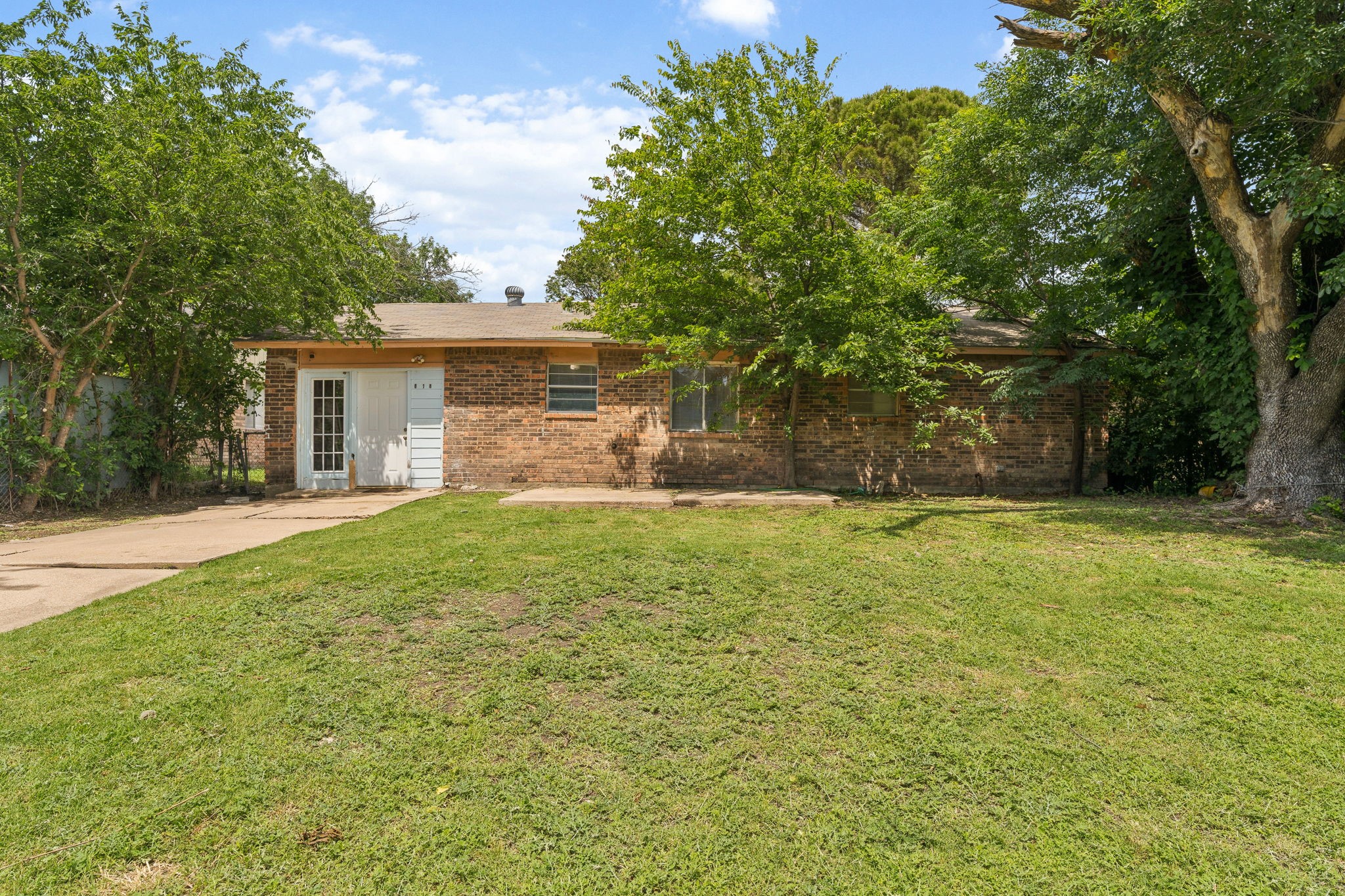 818 Quebec Drive Garland TX 75040