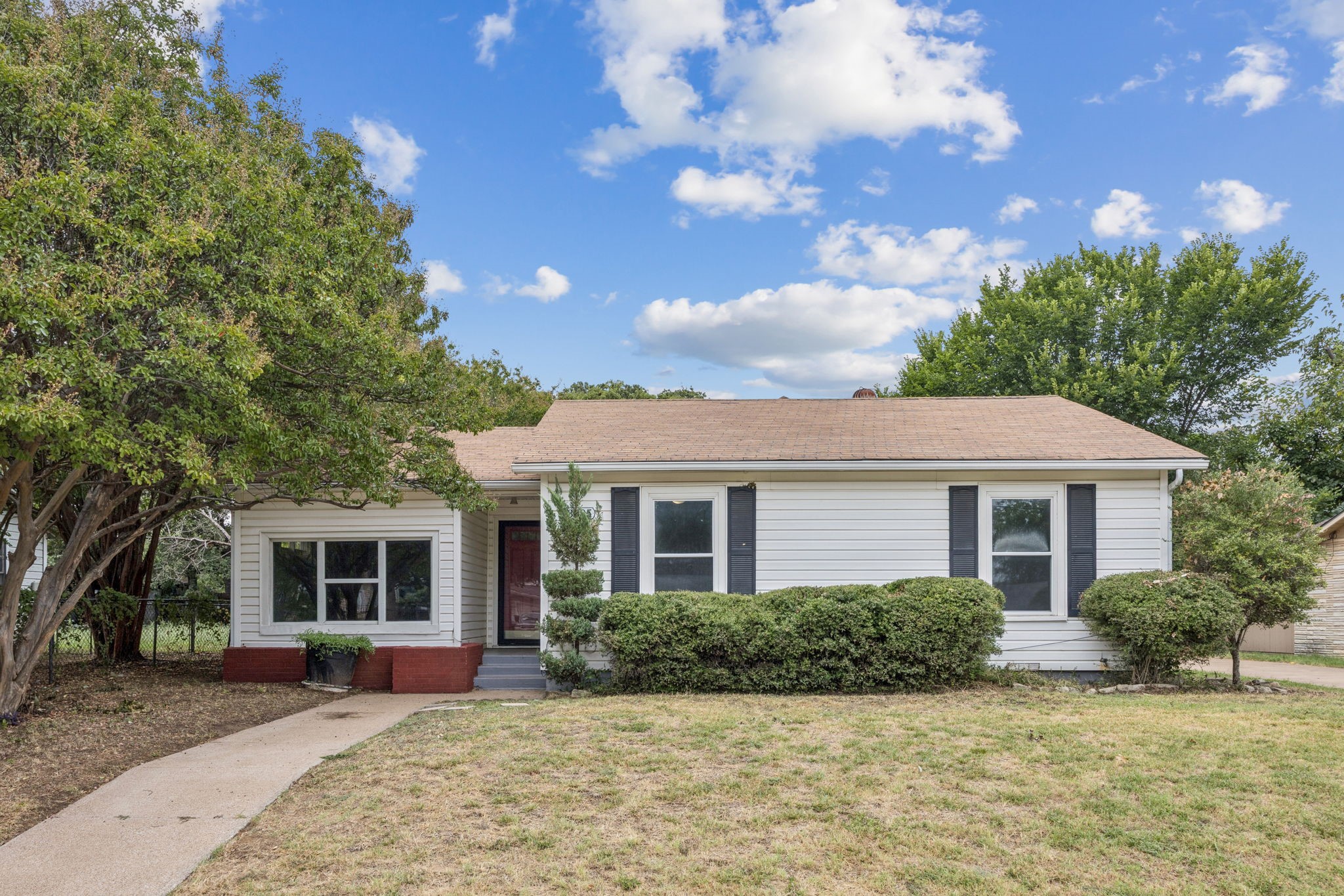3805 Hollis Street Haltom City TX 76111