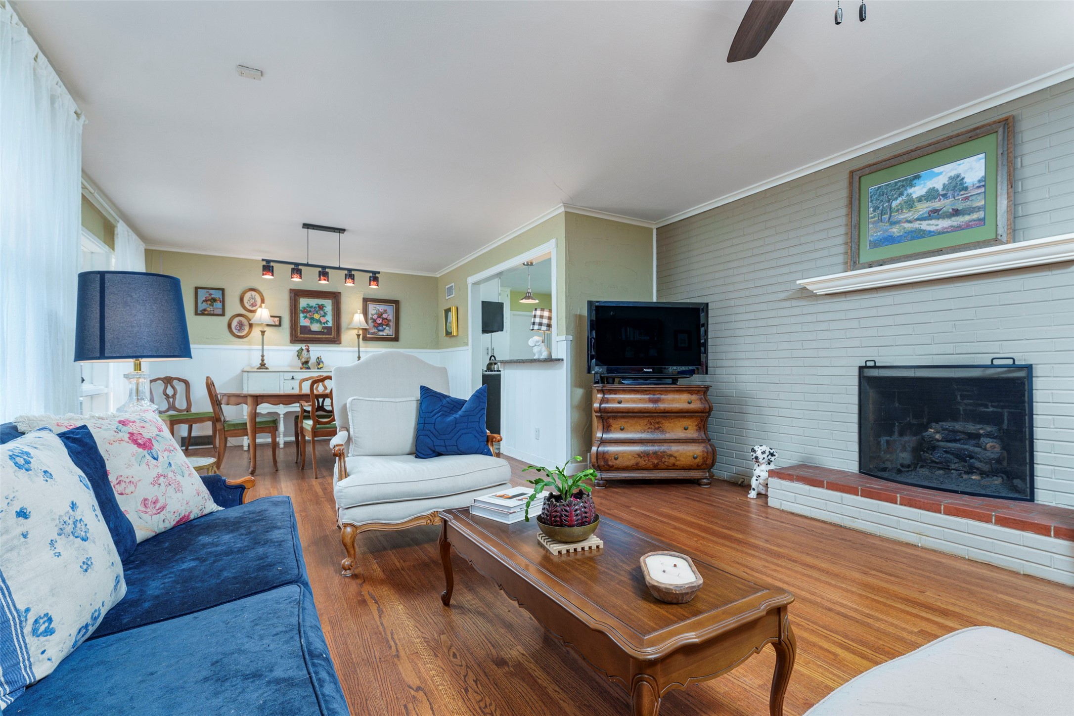 126 Varsity Circle Arlington TX 76013
