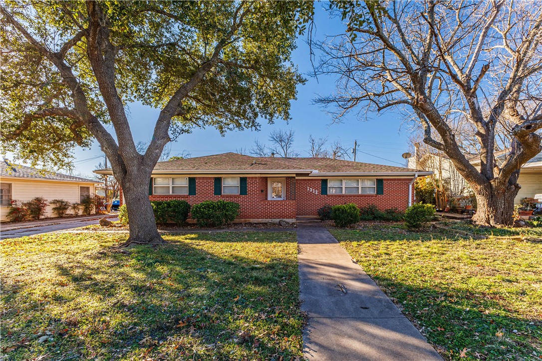 1312 W 3rd Street Mcgregor TX 76657