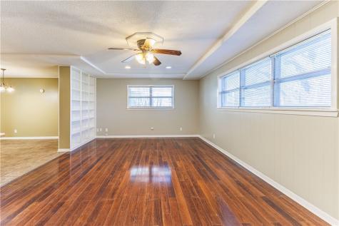 1312 W 3rd Street Mcgregor TX 76657