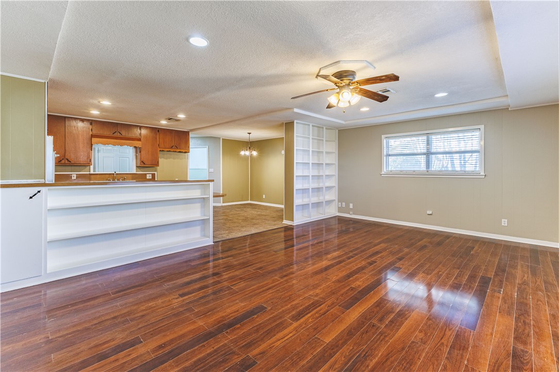 1312 W 3rd Street Mcgregor TX 76657