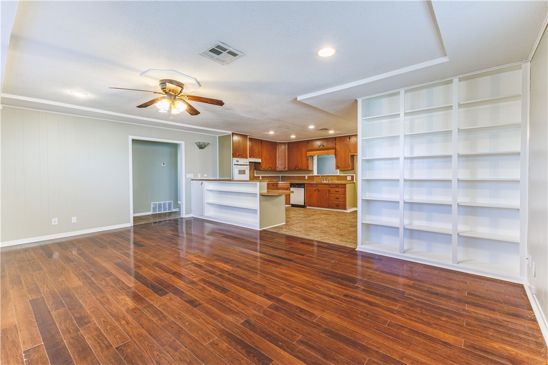 1312 W 3rd Street Mcgregor TX 76657