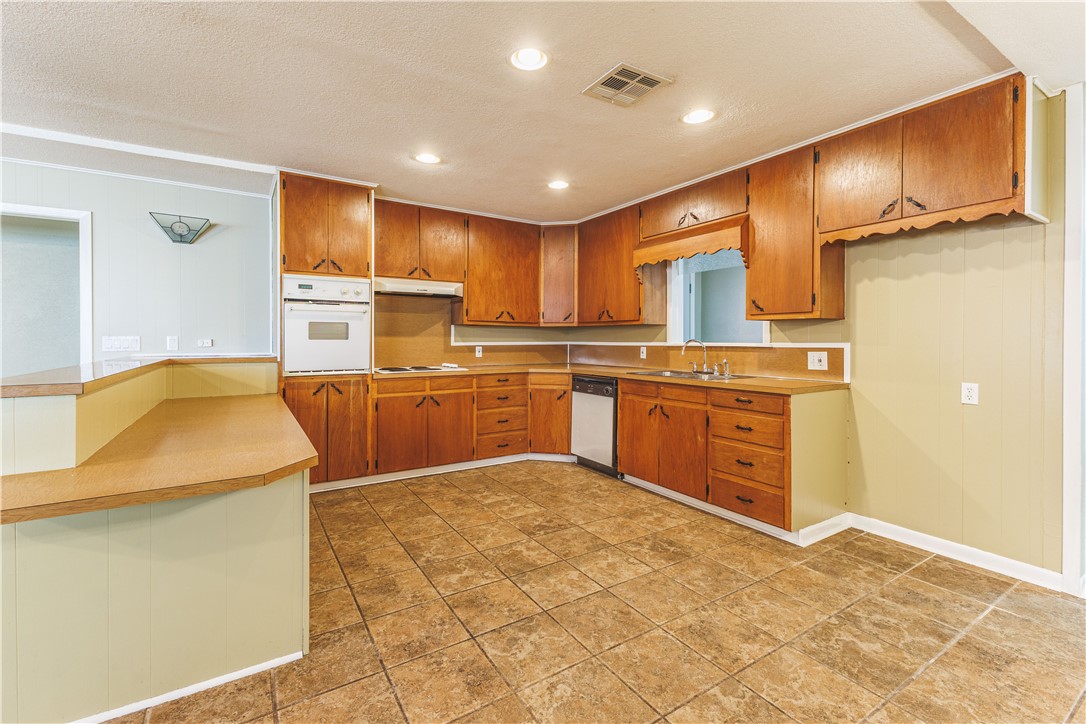 1312 W 3rd Street Mcgregor TX 76657