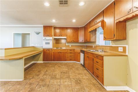 1312 W 3rd Street Mcgregor TX 76657