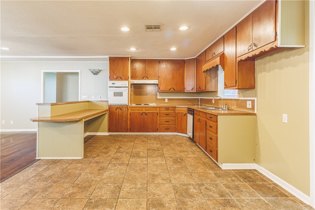 1312 W 3rd Street Mcgregor TX 76657