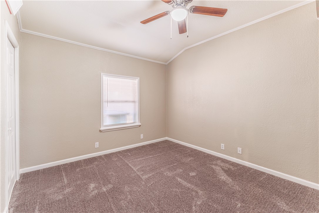 1312 W 3rd Street Mcgregor TX 76657