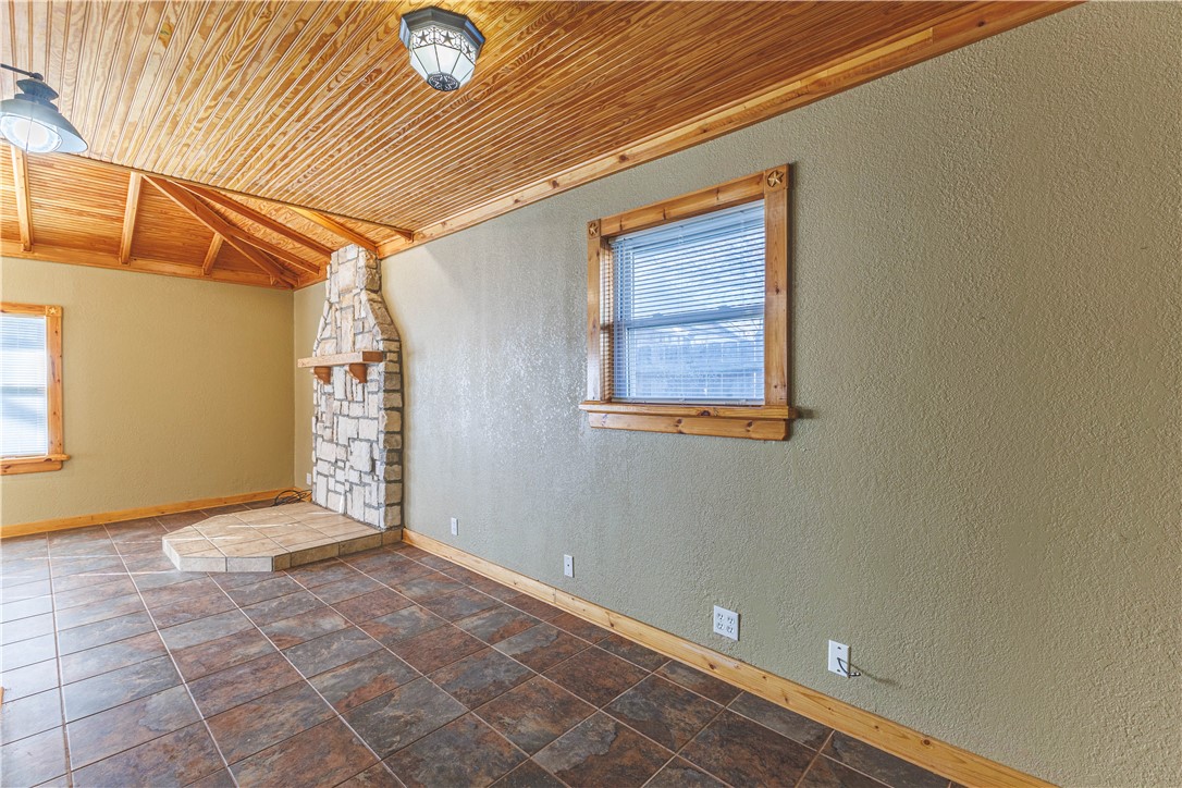 1312 W 3rd Street Mcgregor TX 76657