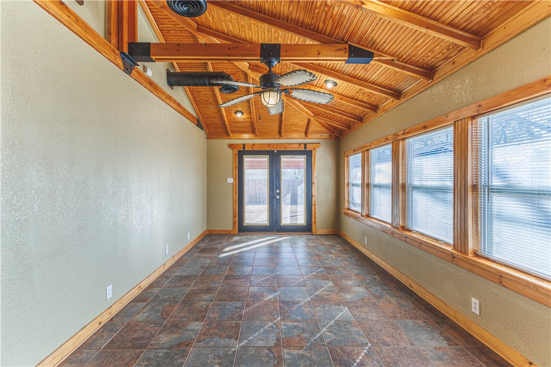 1312 W 3rd Street Mcgregor TX 76657