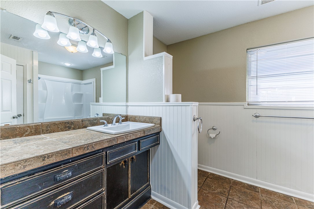 1312 W 3rd Street Mcgregor TX 76657