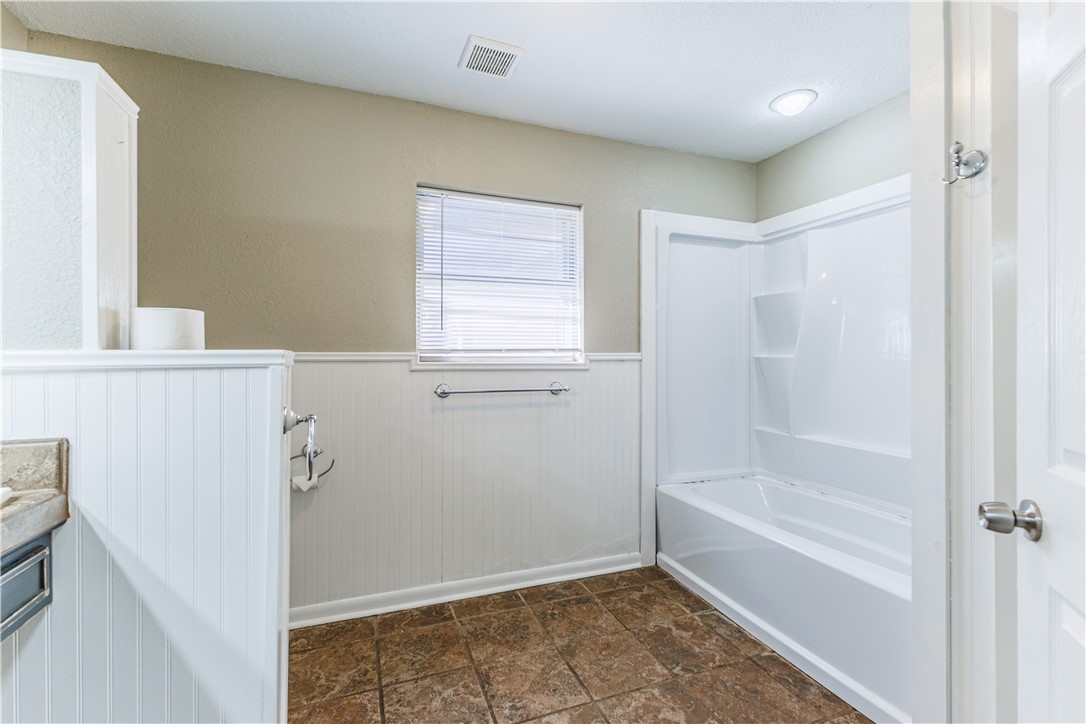 1312 W 3rd Street Mcgregor TX 76657